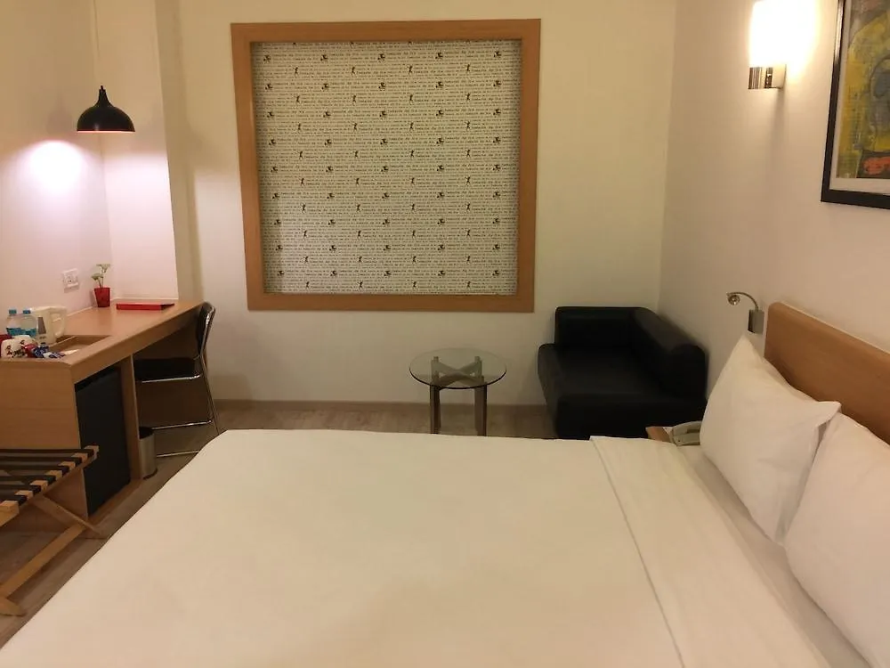 Red Fox By Lemon Tree Hotels, Sector 60, Gurugram Gurgáon 3*,  Indie